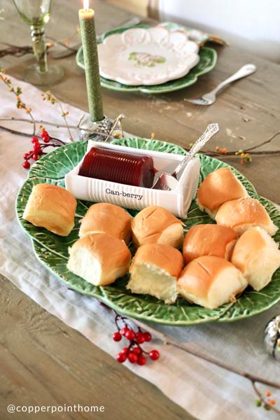 フェラーリ CORNES 仕切り付き皿 4枚セット、 ナプキン4枚セット Cranberry Dish Set | Mud Pie