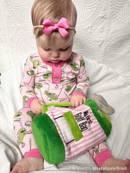 PLAVE NOAH MMMM モァ 抱きつきぬいぐるみバック Pink Golf Plush Play Set | Mud Pie