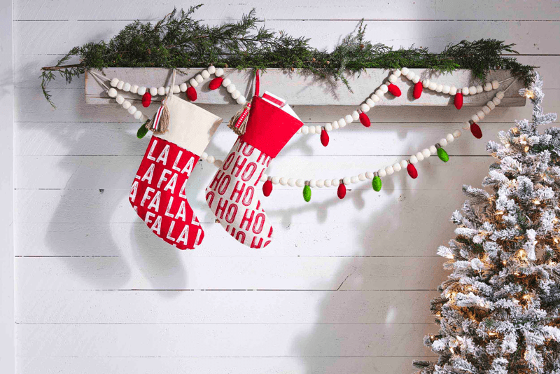 Green and Red Light Bulb Garland - Thumbnail 2